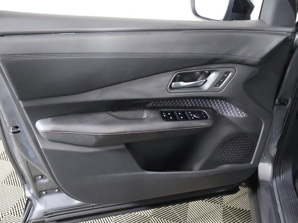 Used 2023 Nissan Ariya FWD image 22