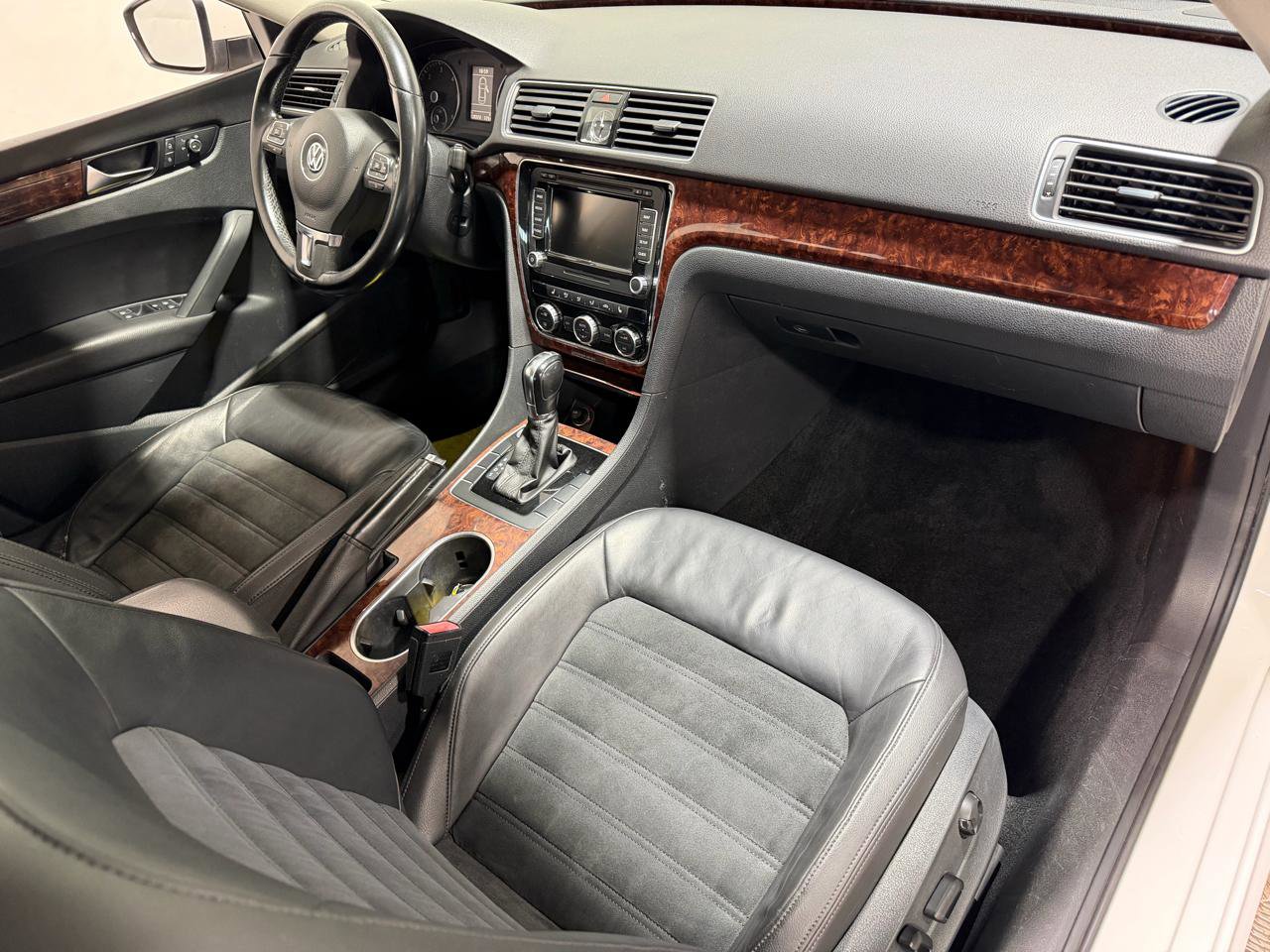 Used 2013 Volkswagen Passat TDI SEL Premium image 13