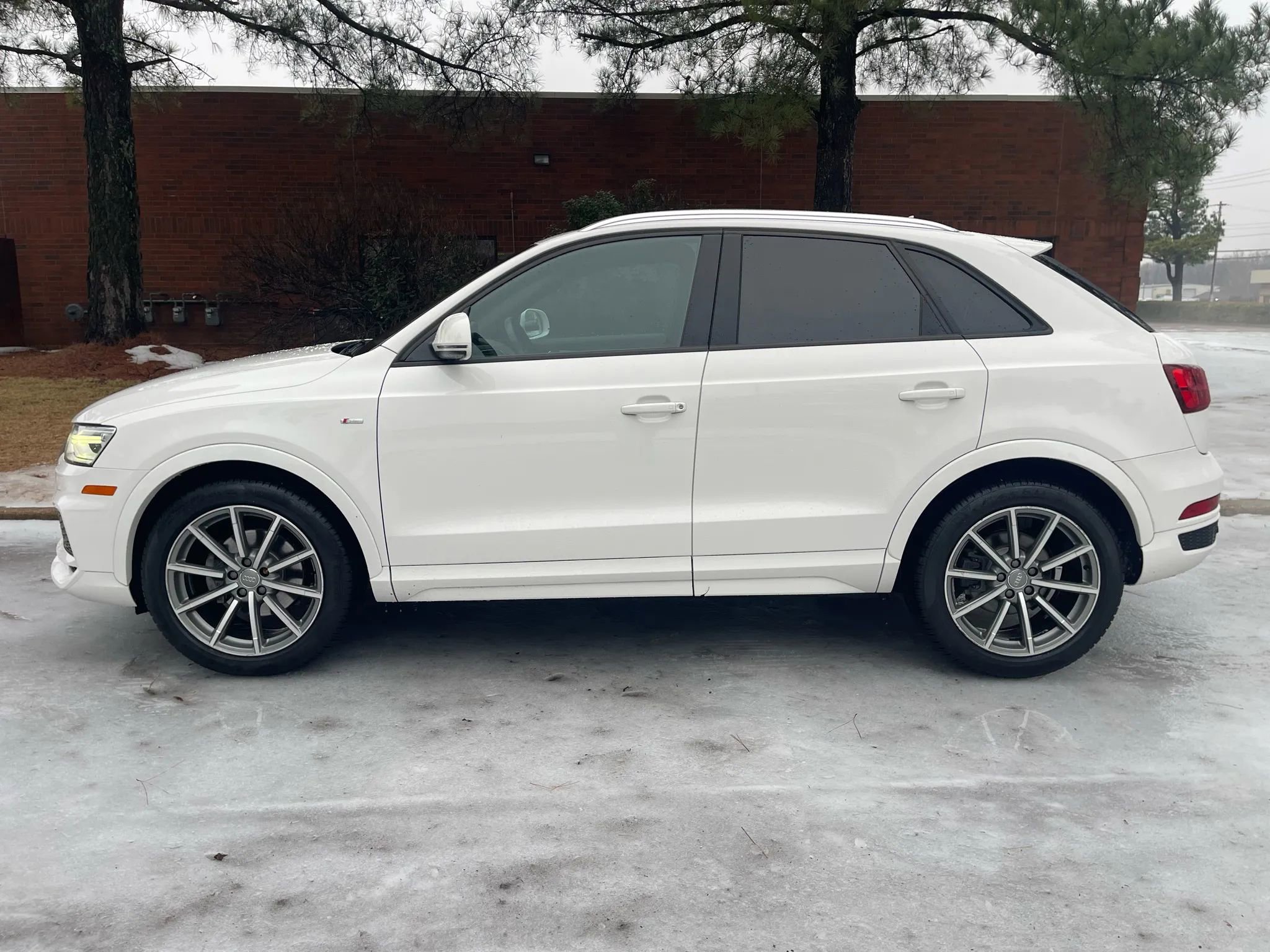 Used 2018 Audi Q3 2.0T Premium AWD/4WD image 2