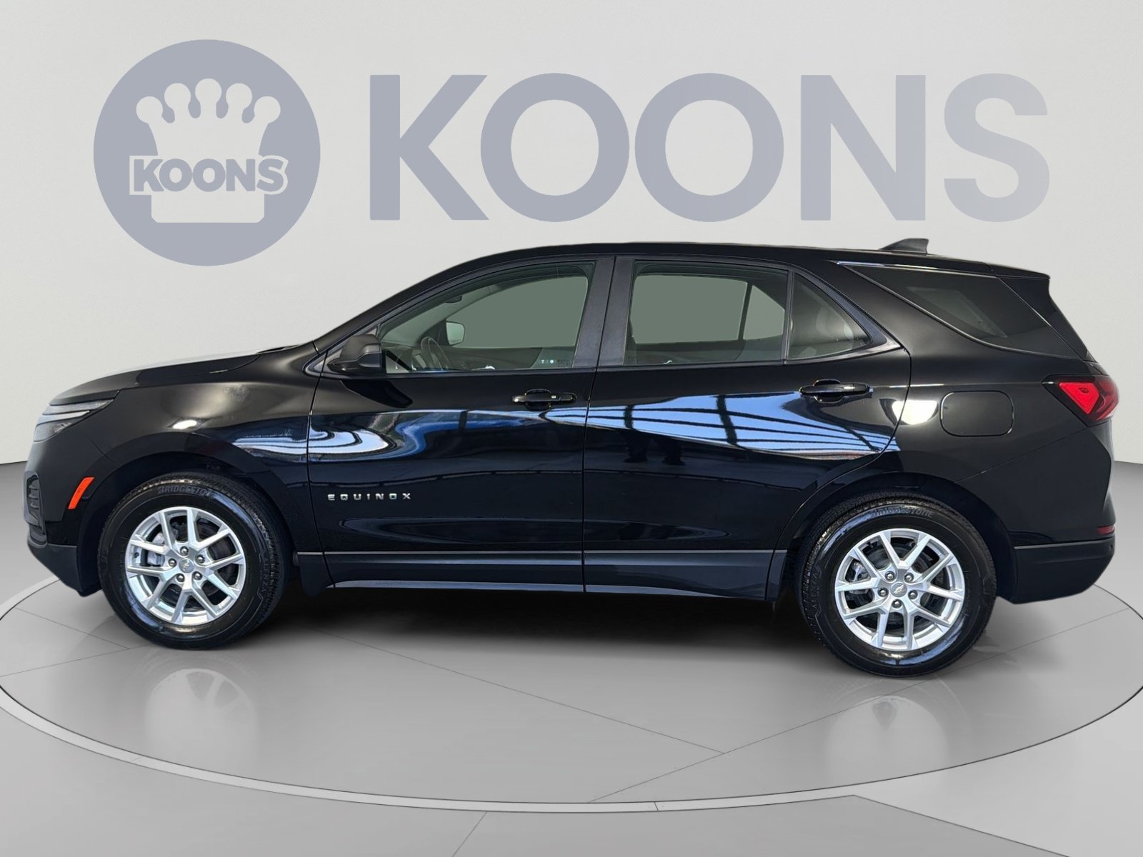 Used 2023 Chevrolet Equinox LS w/ Driver Confidence II Package AWD/4WD image 2