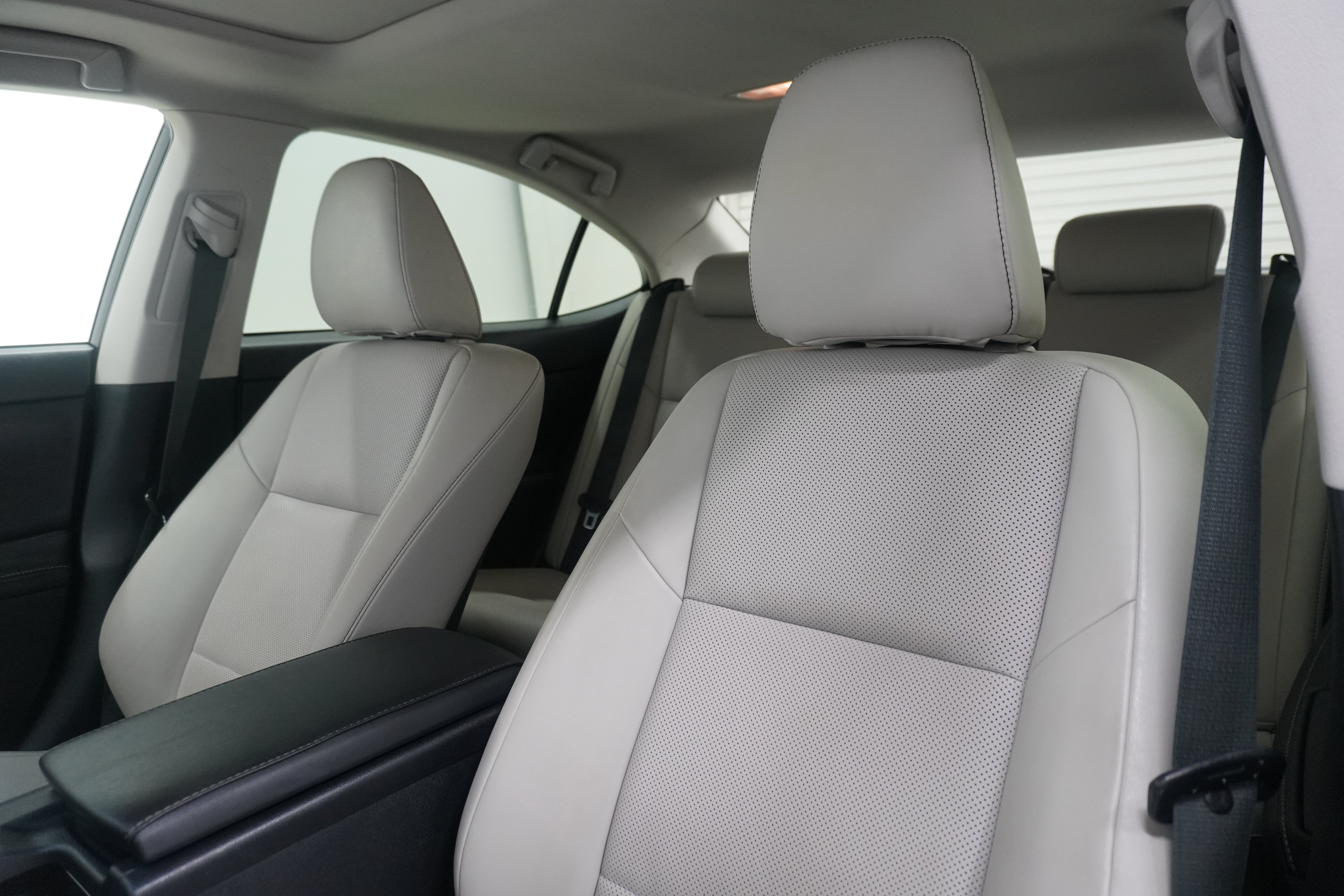 Used 2015 Lexus ES 350 w/ Premium Package FWD image 11
