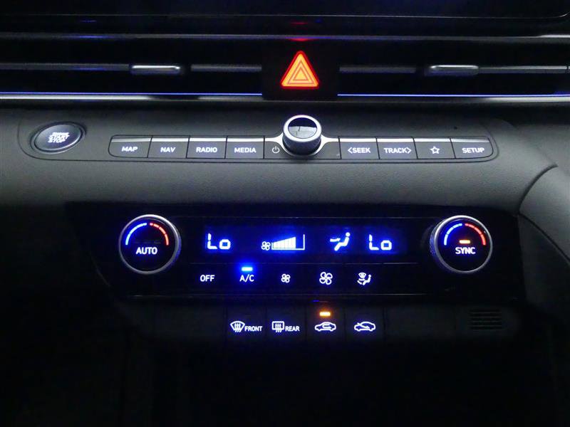 Used 2024 Hyundai Elantra SEL image 12