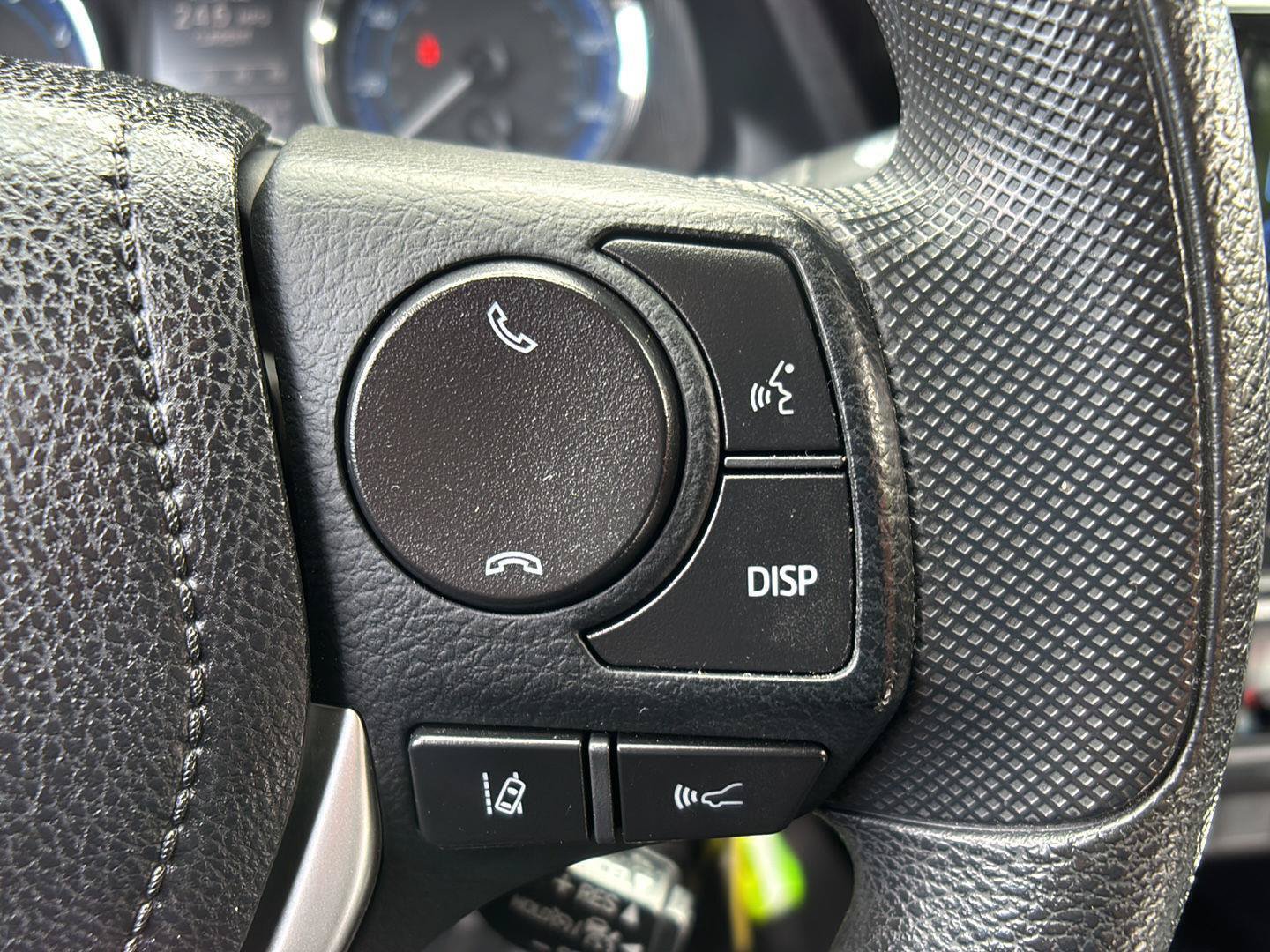 Used 2017 Toyota Corolla LE FWD image 32