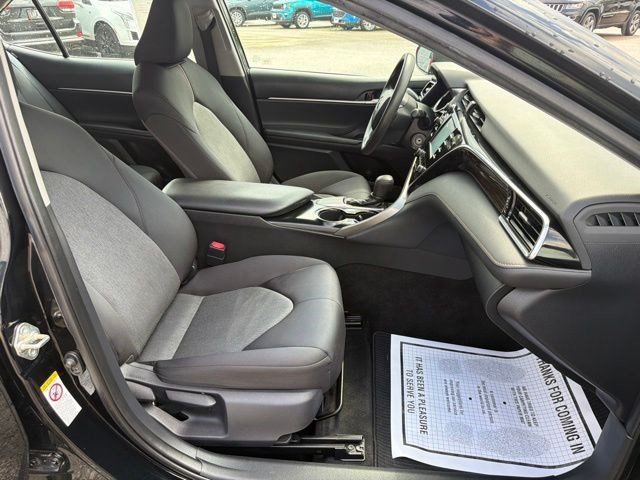 Used 2018 Toyota Camry LE FWD image 19