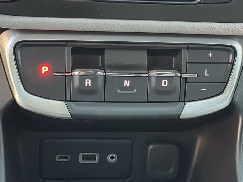 Used 2024 GMC Terrain SLE image 25