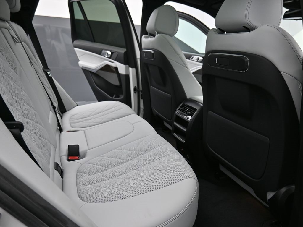 Used 2024 BMW X5 xDrive40i w/ Premium Package image 19