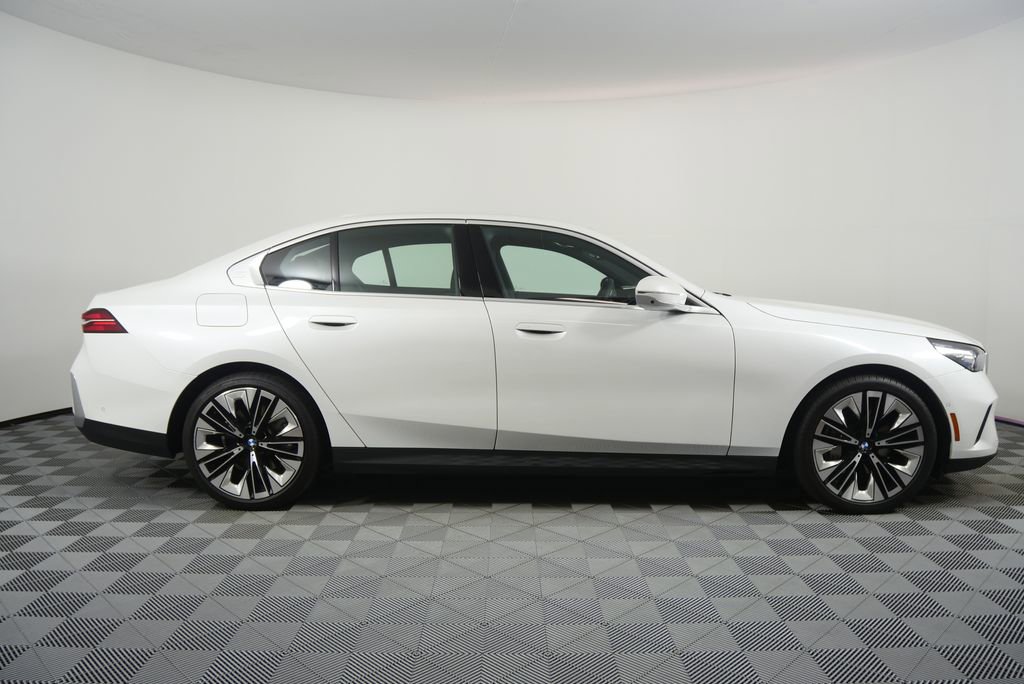 Certified 2026 BMW 540i xDrive AWD/4WD image 2
