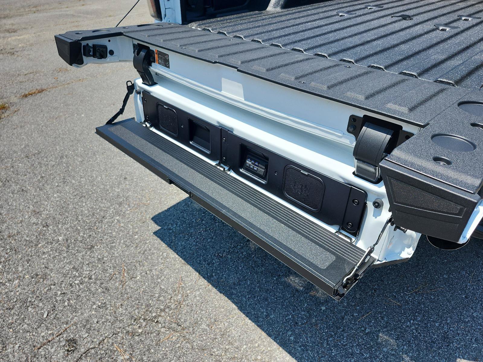 Used 2026 GMC Sierra 2500 AT4X AWD/4WD image 15