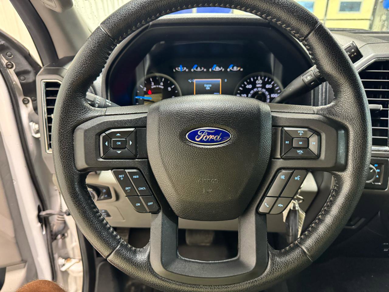 Used 2015 Ford F150 XLT w/ Equipment Group 302A Luxury AWD/4WD image 23