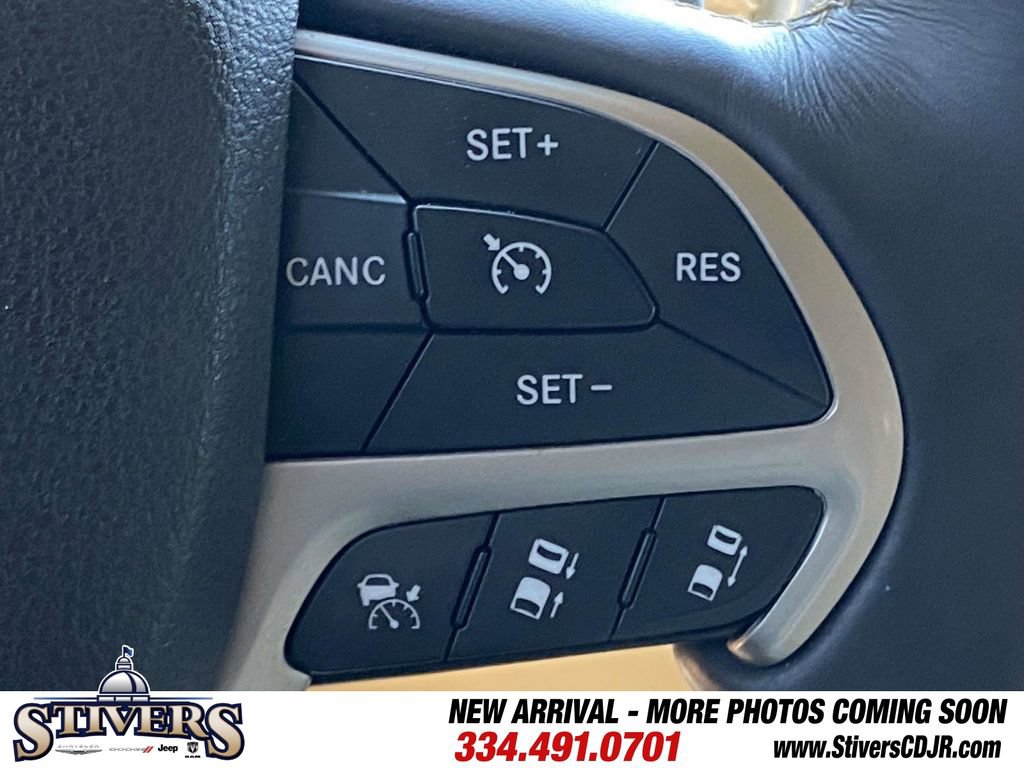 Used 2017 Jeep Grand Cherokee Overland w/ Jeep Active Safety Group AWD/4WD image 30