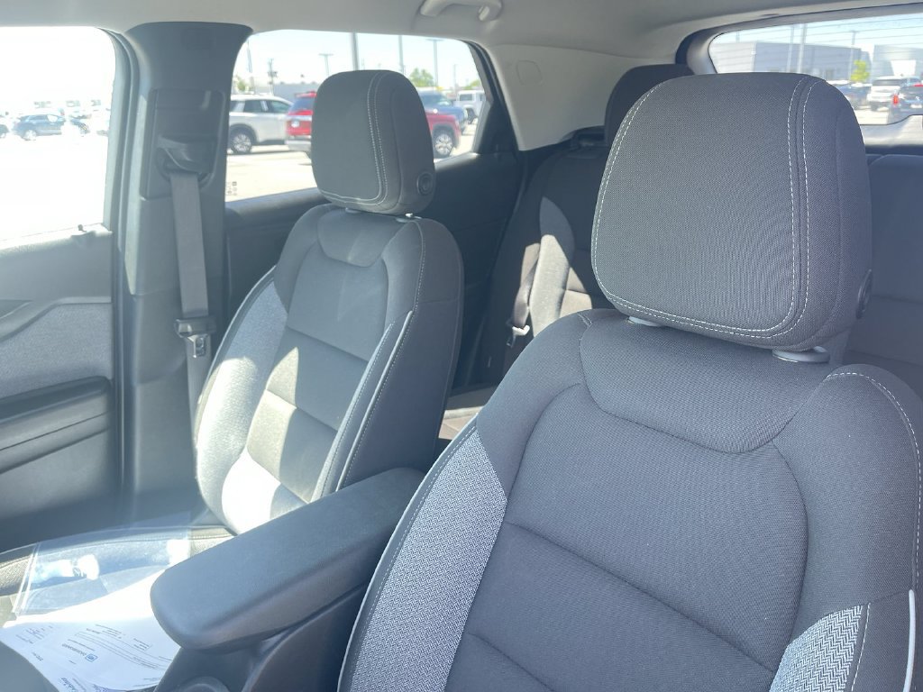 Used 2025 Chevrolet TrailBlazer LT AWD/4WD image 17