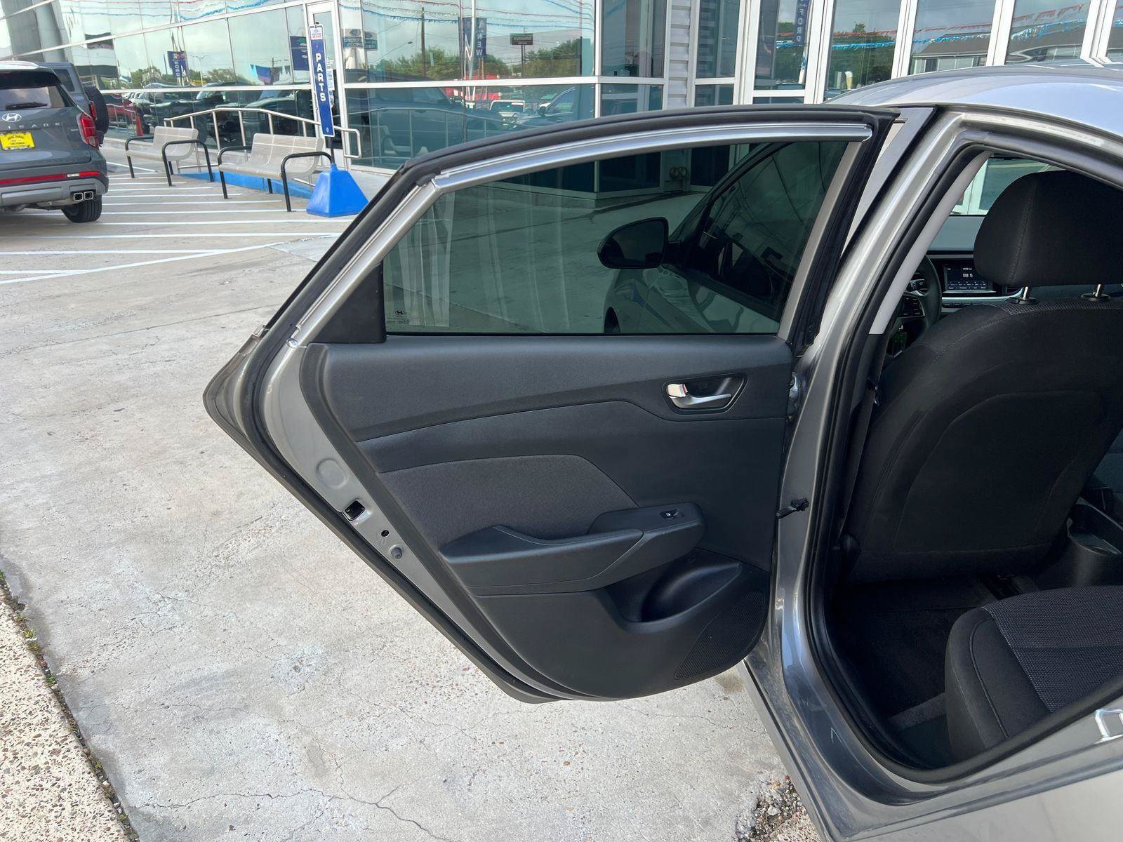 Used 2022 Hyundai Accent SE FWD image 12