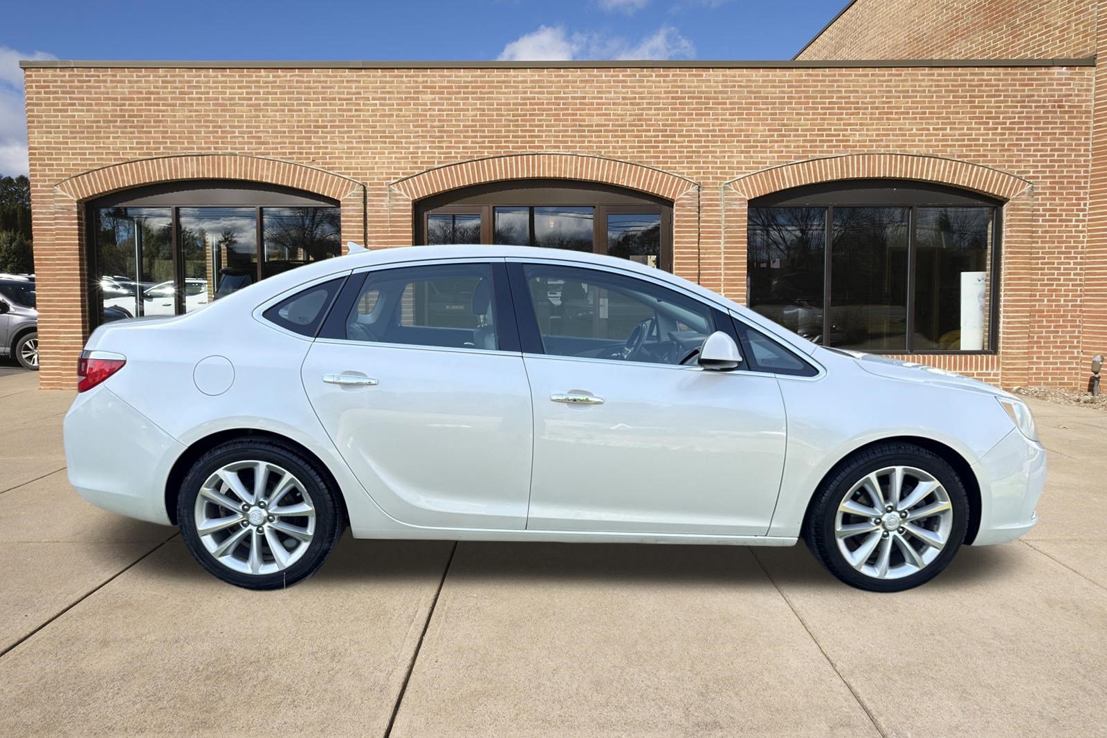 Used 2014 Buick Verano Leather FWD image 2