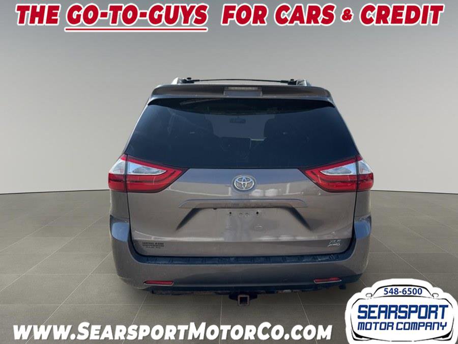 Used 2017 Toyota Sienna XLE AWD/4WD image 4