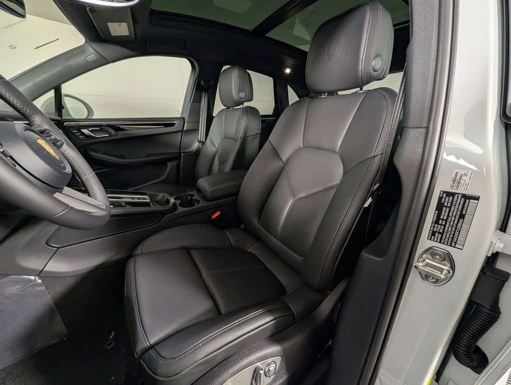 New 2026 Porsche Macan image 5