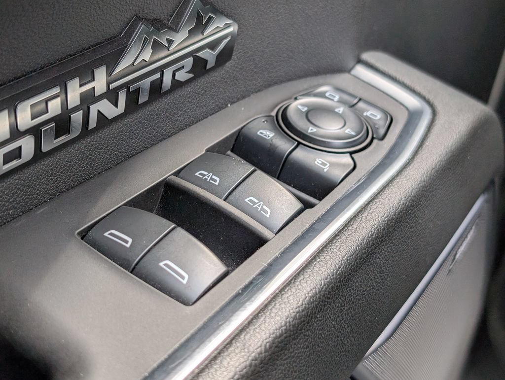 Used 2025 Chevrolet Silverado 1500 High Country AWD/4WD image 30