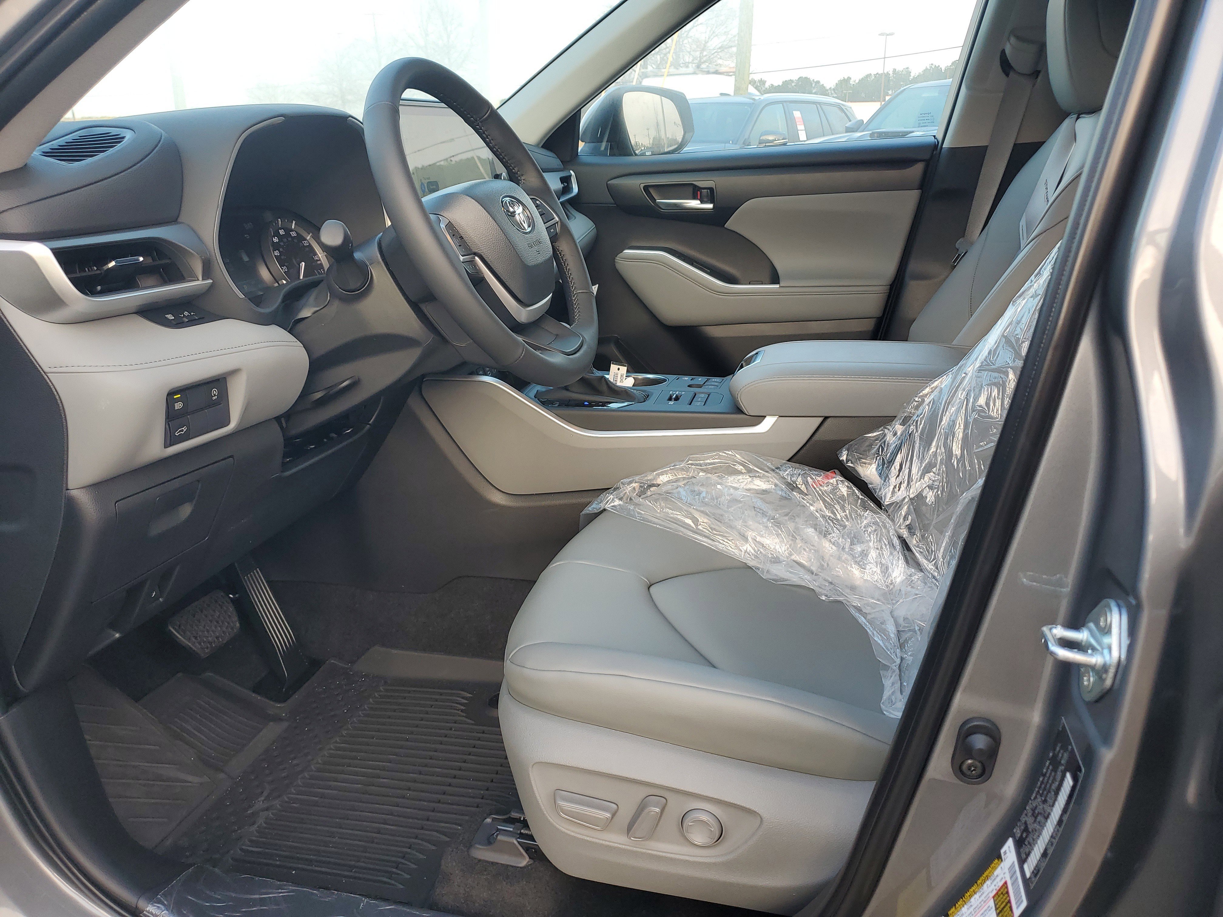 New 2026 Toyota Highlander XLE image 19