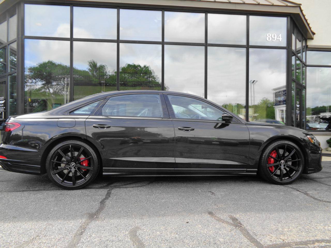 Used 2022 Audi S8 AWD/4WD image 4