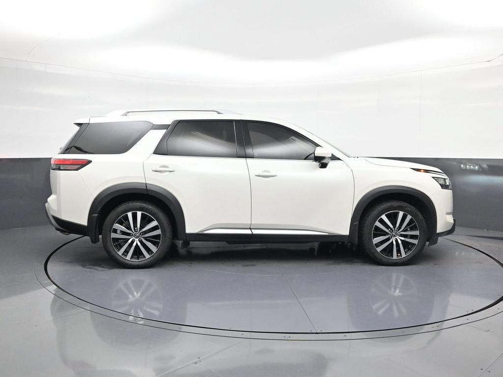 Certified 2023 Nissan Pathfinder Platinum FWD image 11