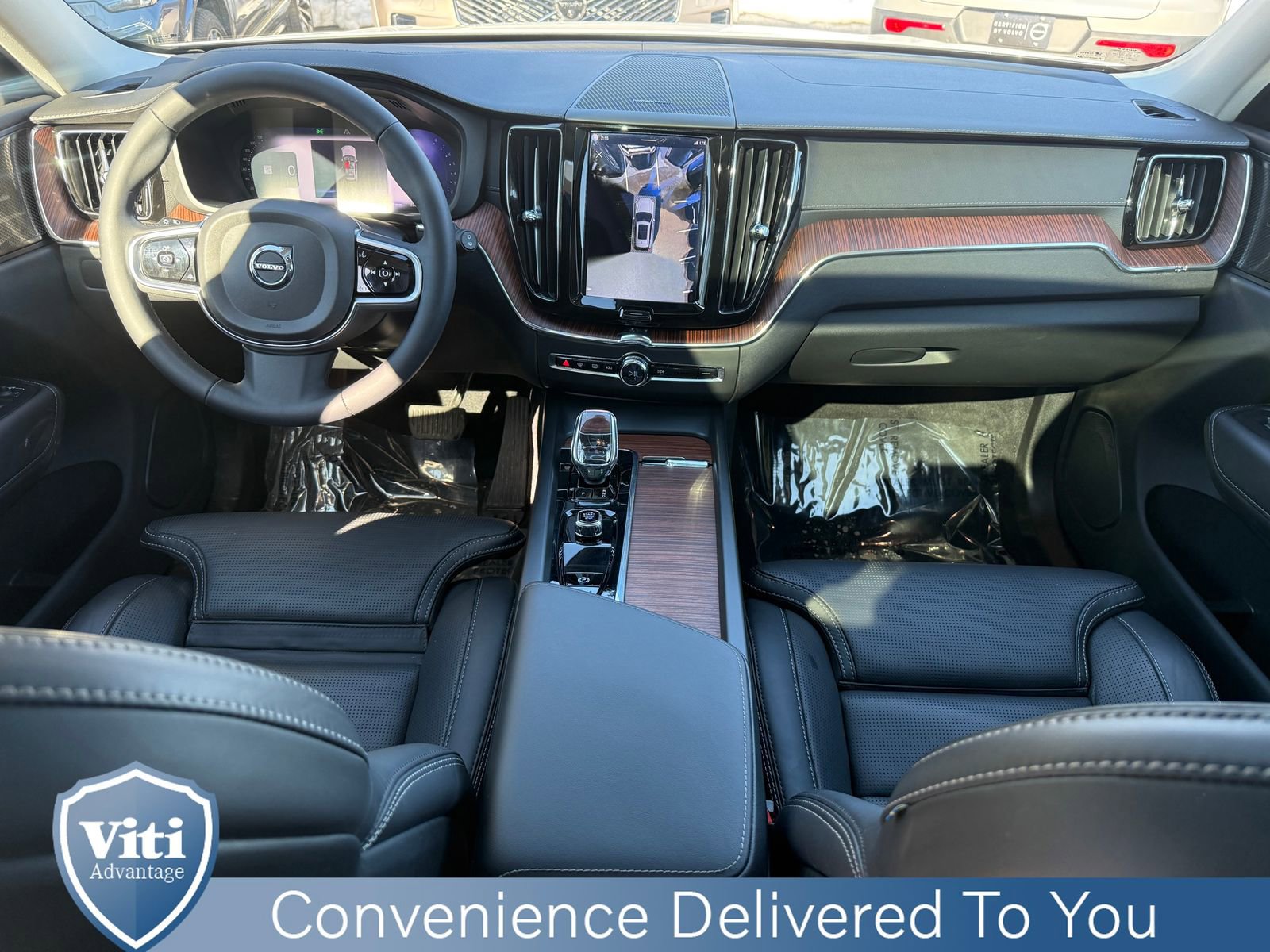 Certified 2023 Volvo XC60 B5 Ultimate w/ Climate Package image 2