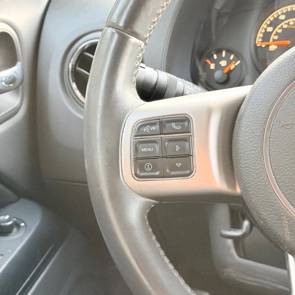 Used 2014 Jeep Patriot Latitude AWD/4WD image 31