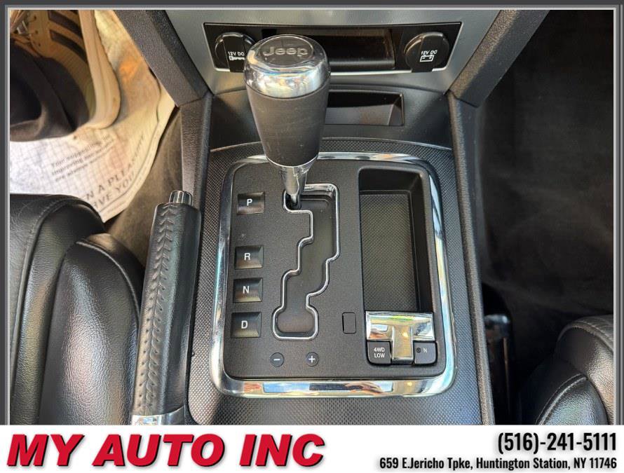 Used 2010 Jeep Commander Sport w/ Sun/Sound Group image 20