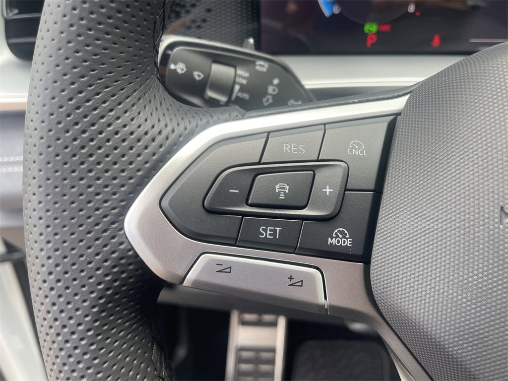 New 2025 Volkswagen Tiguan SE R-Line image 17