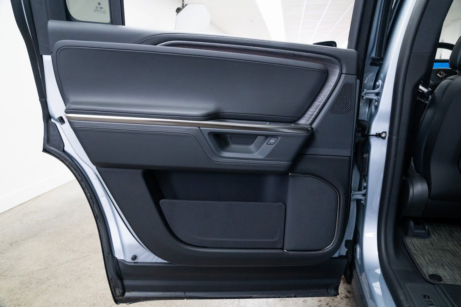 Used 2026 Rivian R1S Adventure image 18