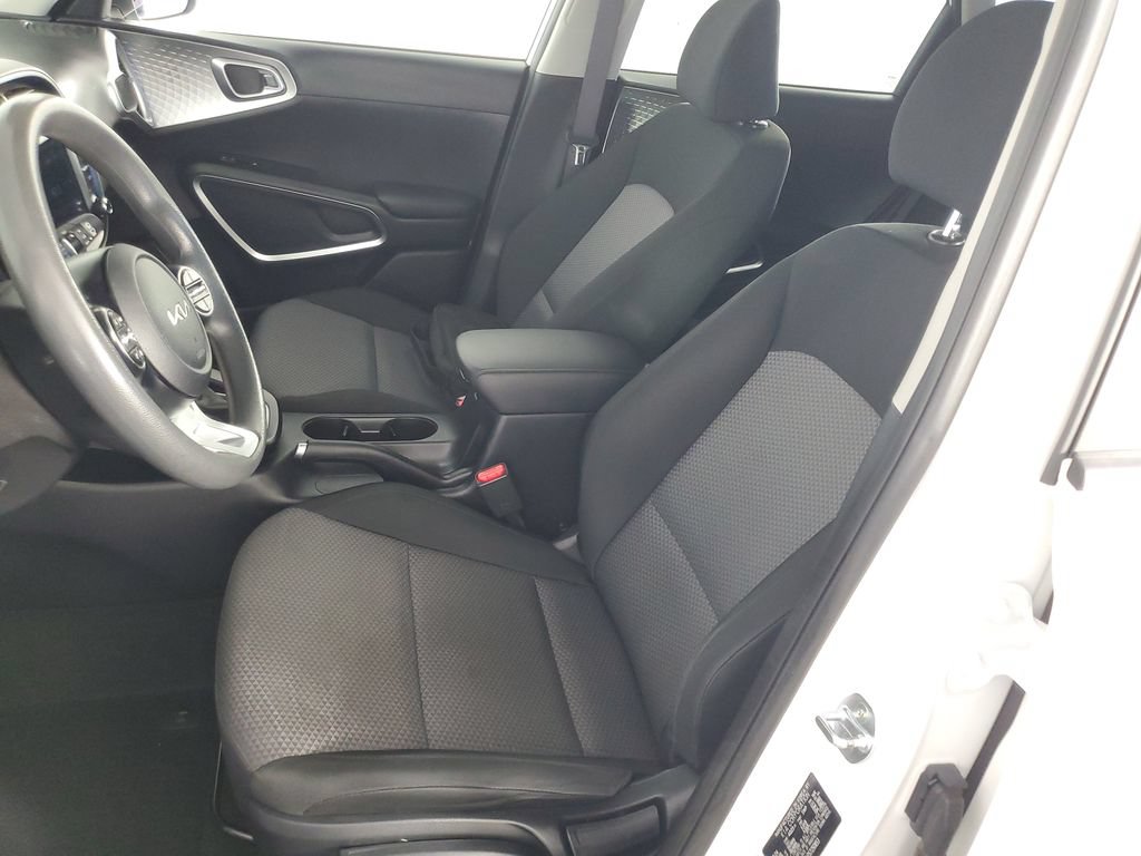 Used 2025 Kia Soul LX FWD image 12