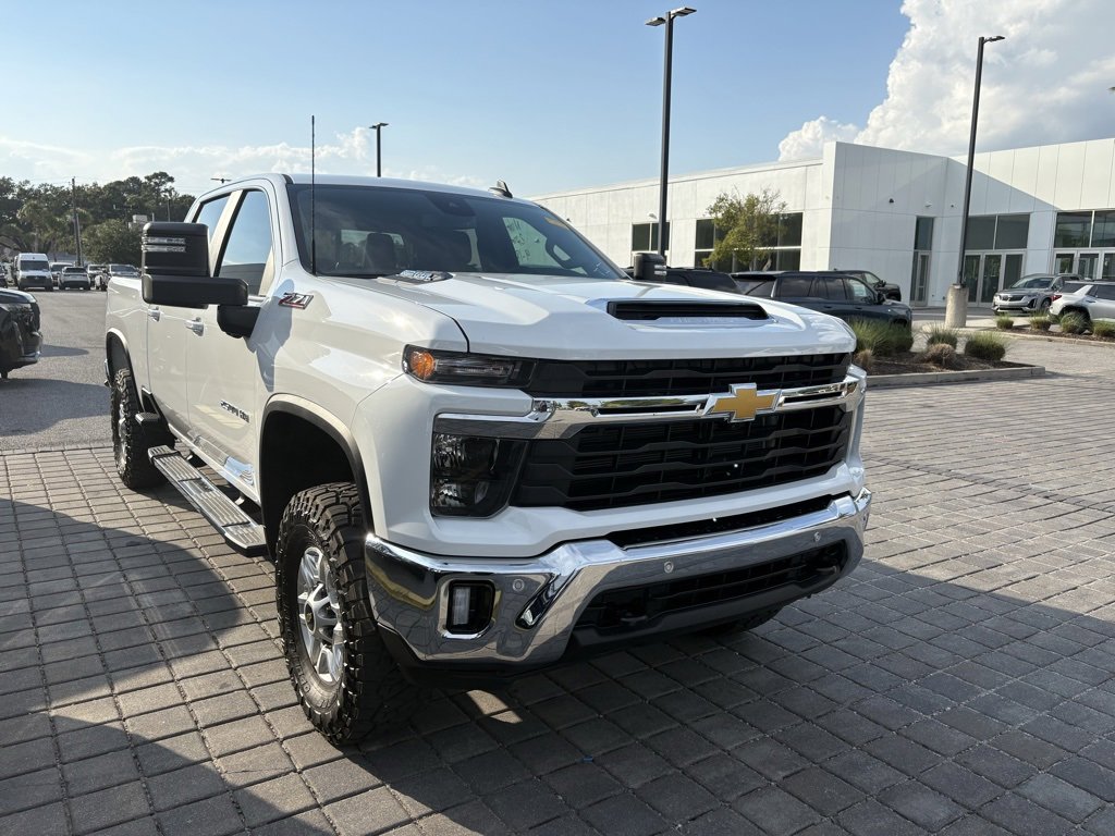 Used 2025 Chevrolet Silverado 2500 LT w/ Safety Package image 4