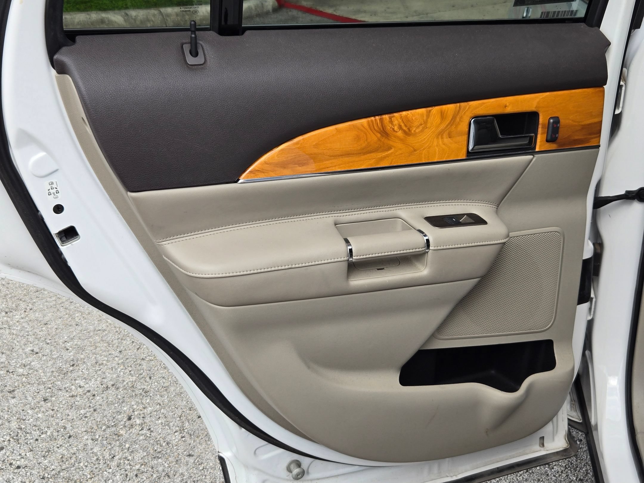 Used 2012 Lincoln MKX FWD image 15