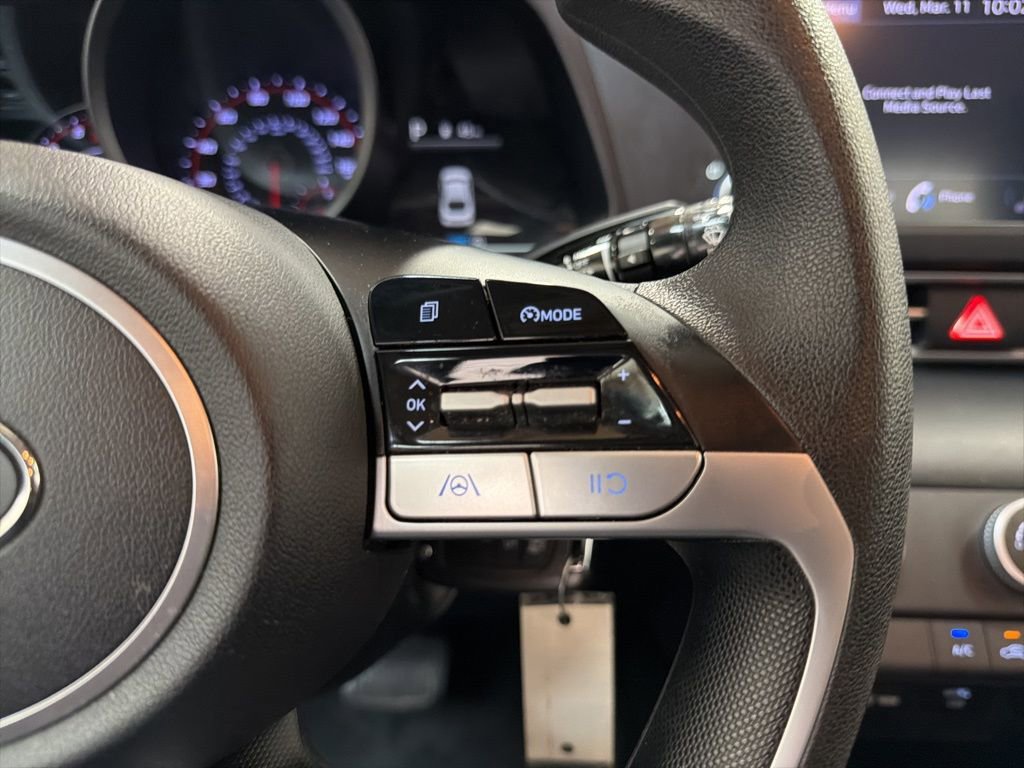 Certified 2022 Hyundai Elantra SE image 17