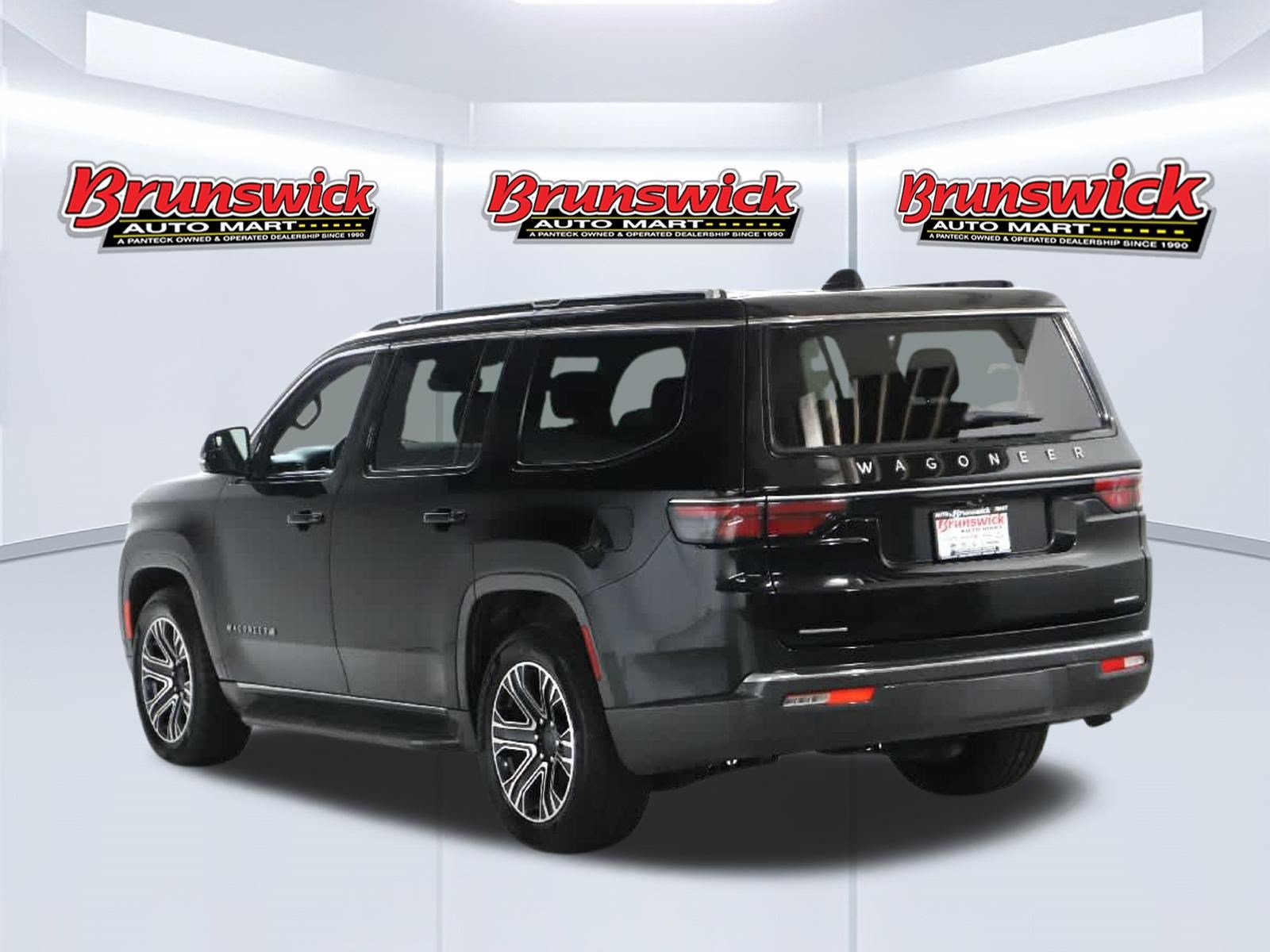 Used 2022 Jeep Wagoneer Series III AWD/4WD image 39