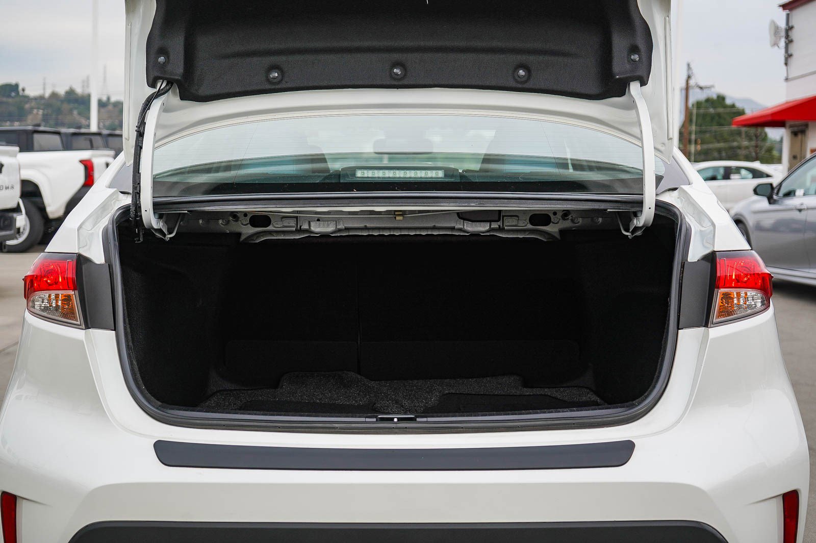 Certified 2021 Toyota Corolla LE image 27