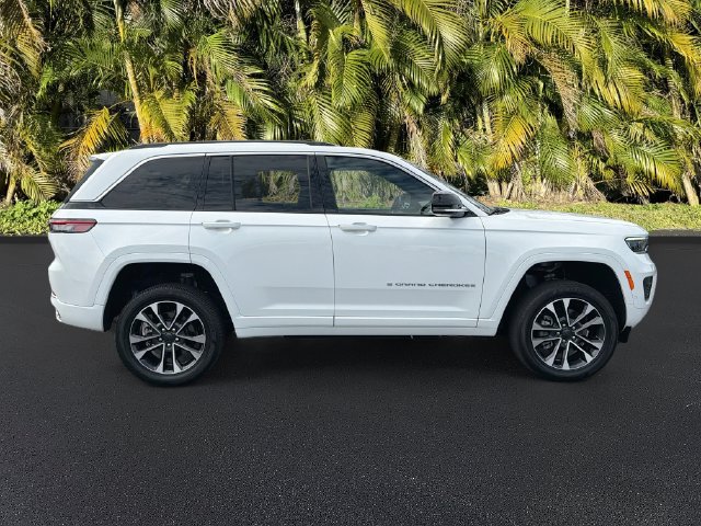 Used 2023 Jeep Grand Cherokee Overland w/ Advanced Protech Group III AWD/4WD image 4