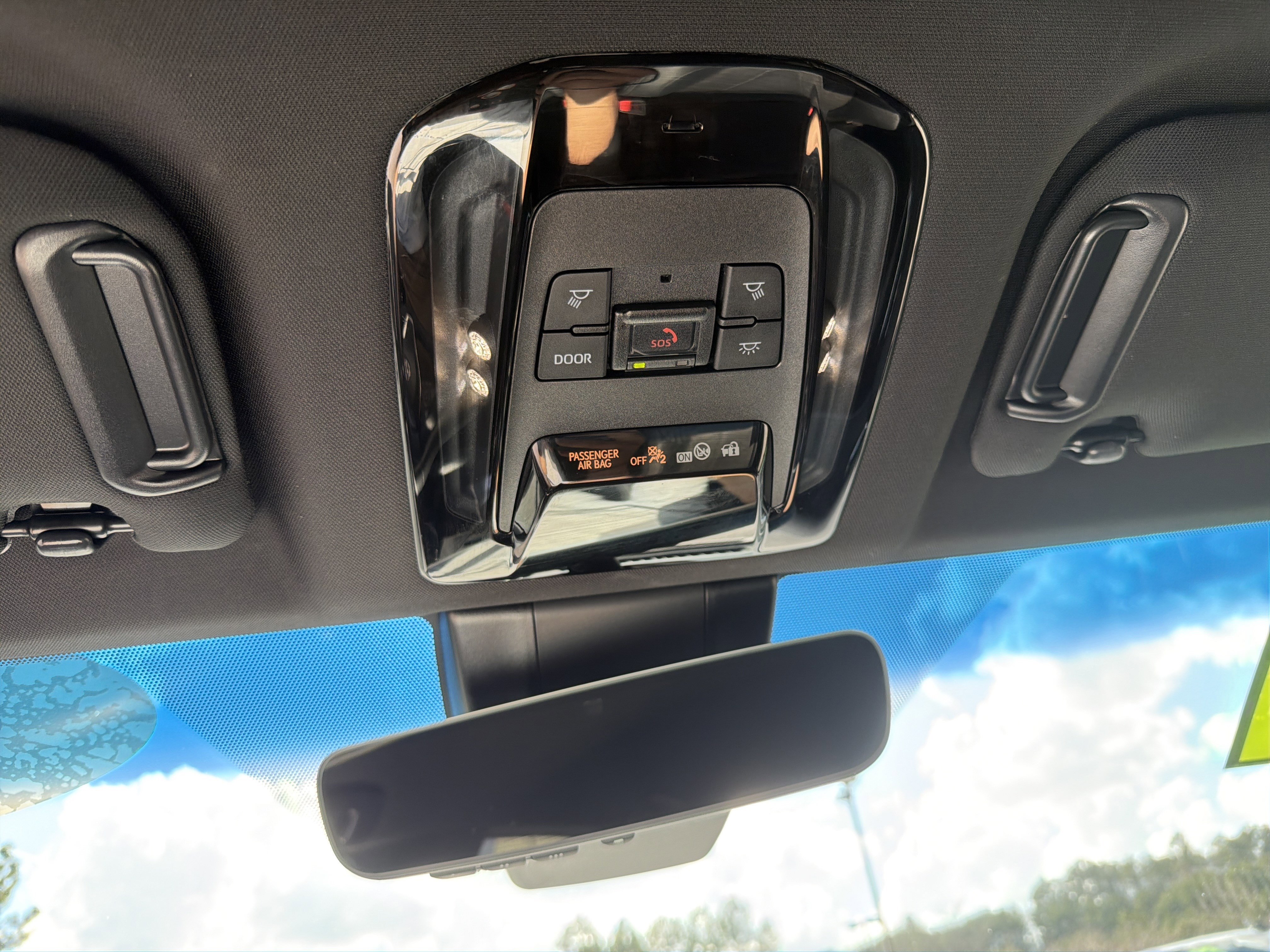 Certified 2021 Toyota Venza XLE w/ Softex Package image 5