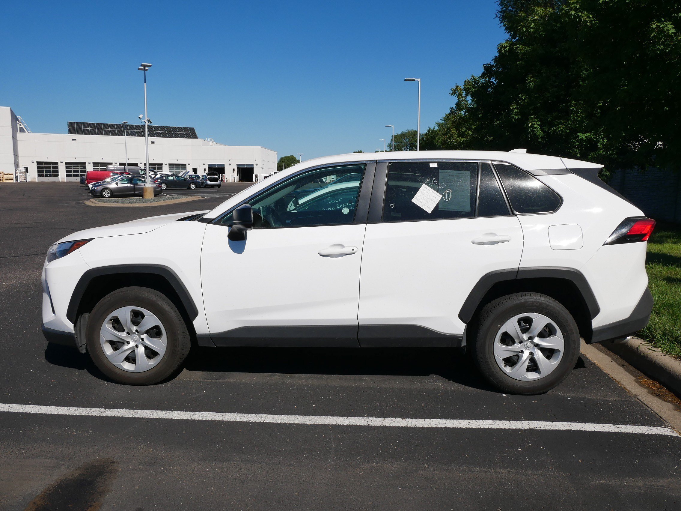 Used 2025 Toyota RAV4 LE AWD/4WD image 4