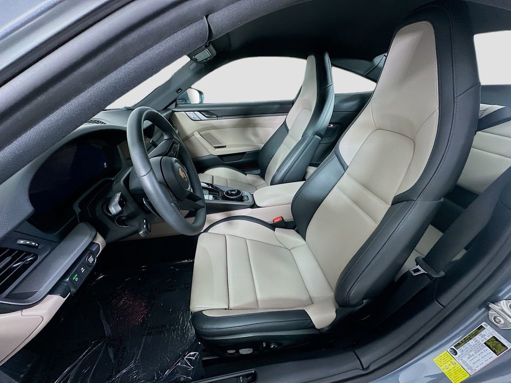 Used 2025 Porsche 911 Carrera image 5