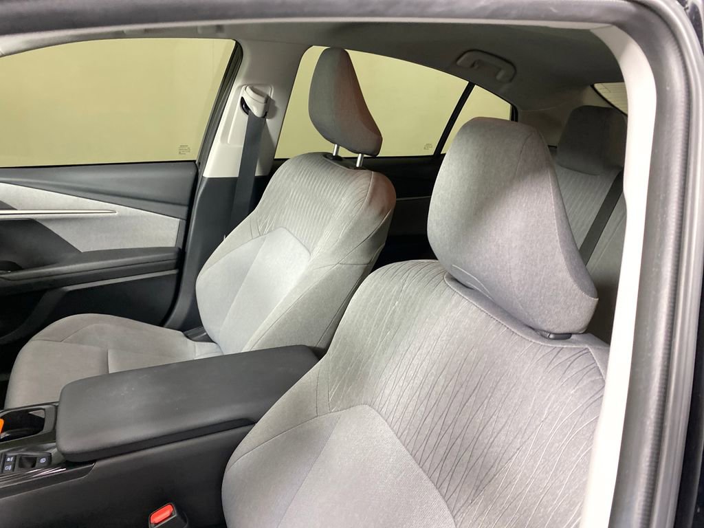 Used 2025 Toyota Camry LE w/ Convenience Package image 8