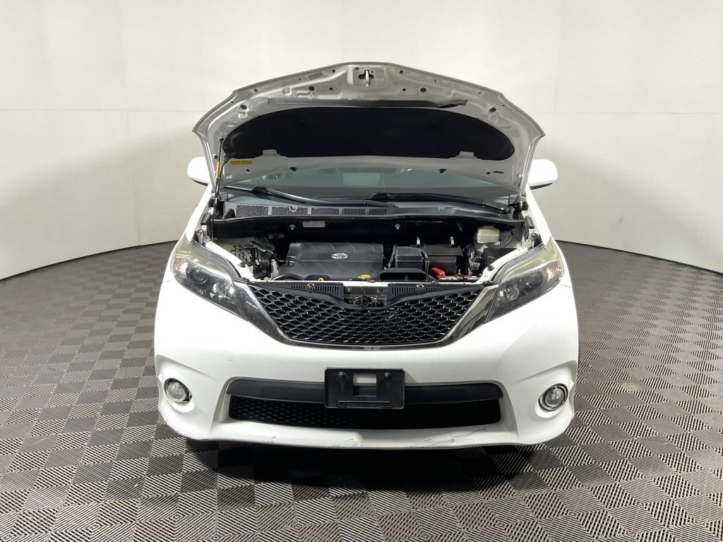 Used 2012 Toyota Sienna SE image 6