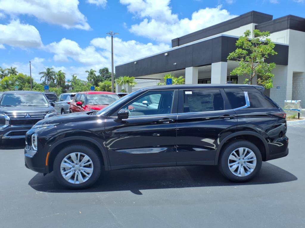 New 2025 Mitsubishi Outlander ES image 2