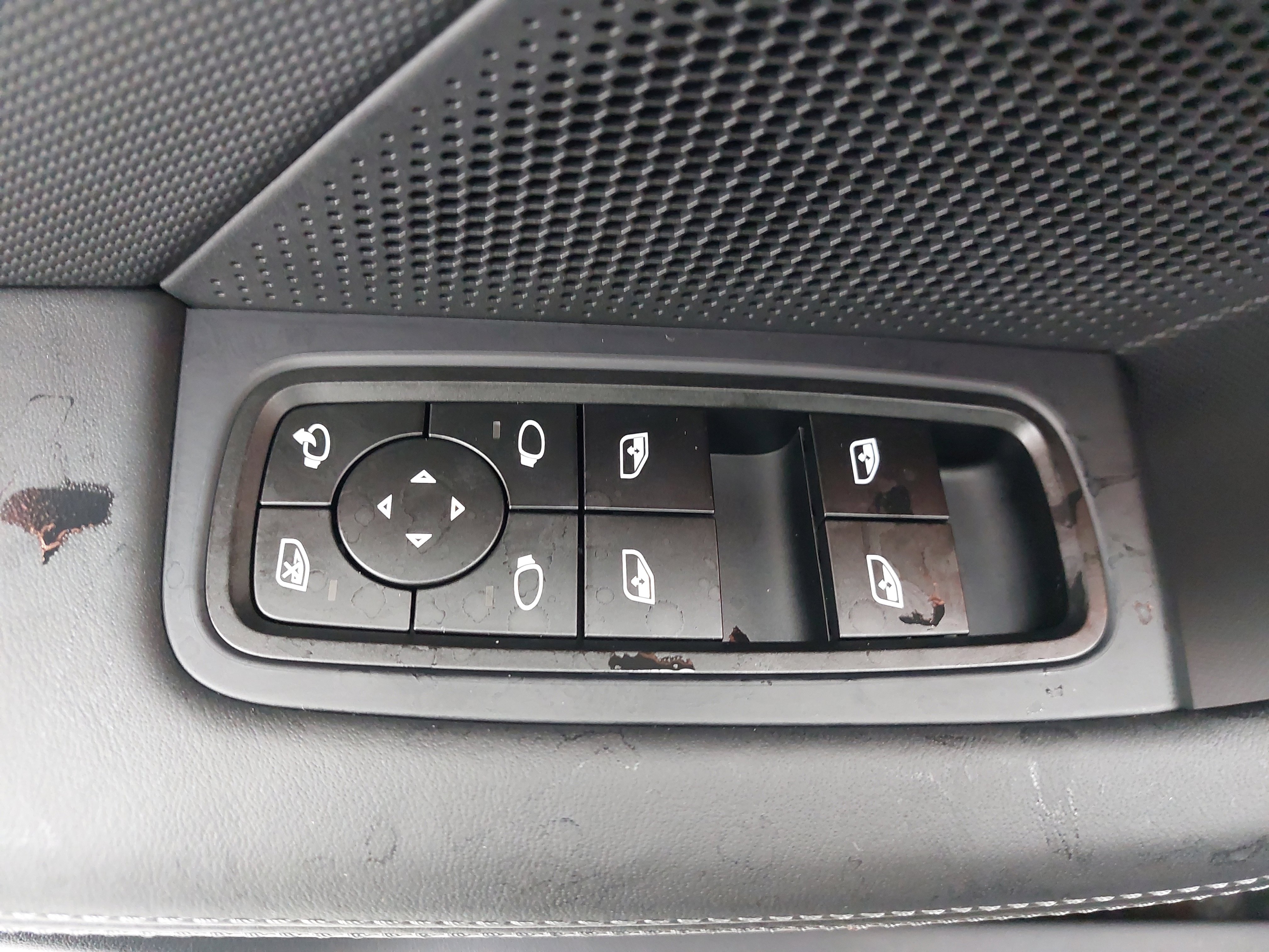 New 2025 Porsche Taycan image 30