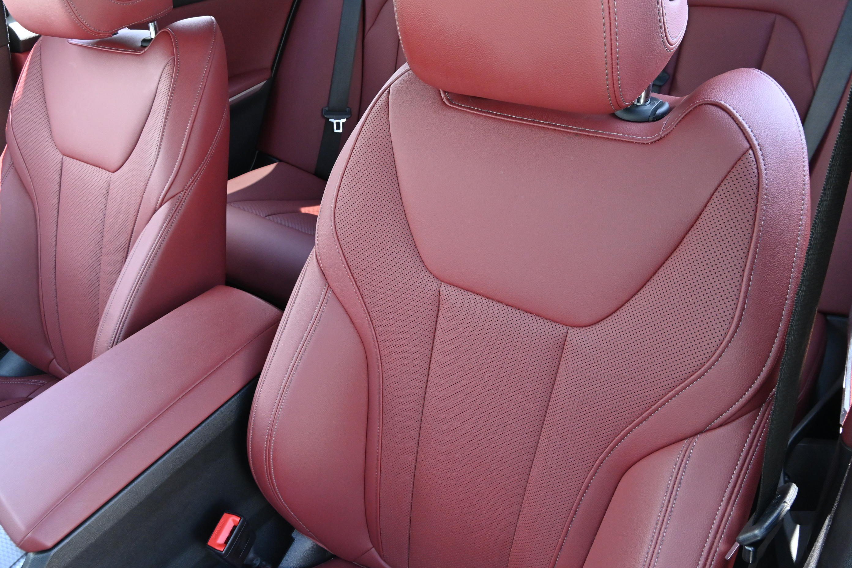 Certified 2025 BMW 330i Sedan w/ Convenience Package RWD image 12