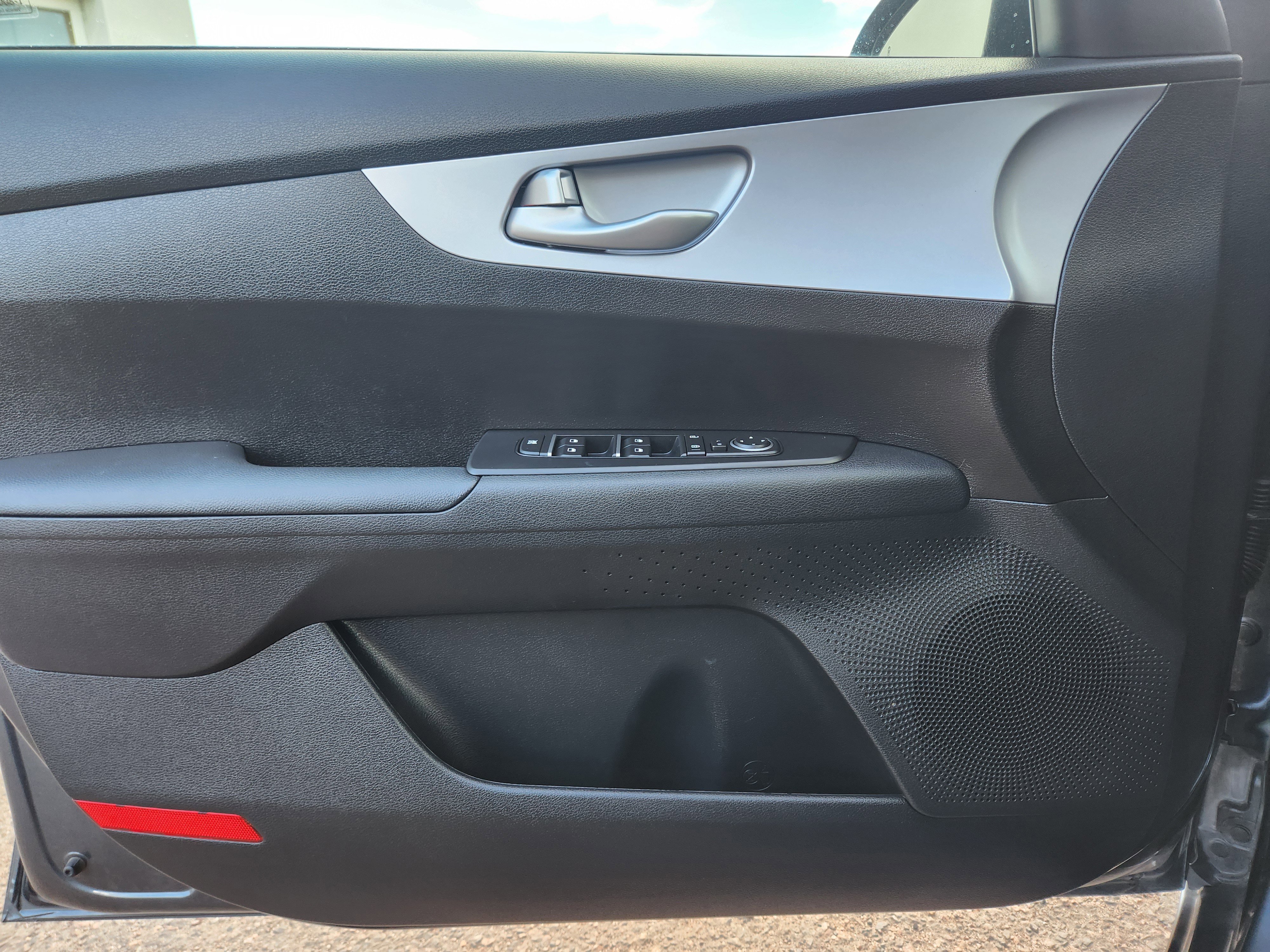 Used 2024 Kia Forte LXS w/ LXS Technology Package image 6