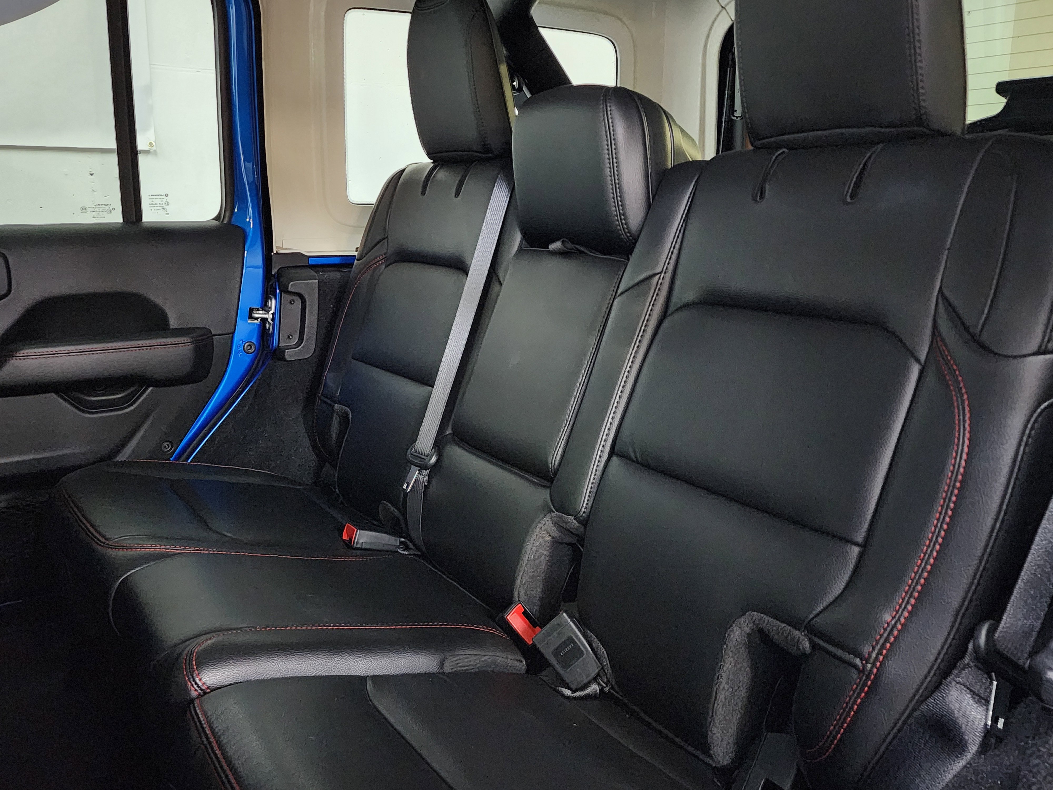 Used 2021 Jeep Wrangler Unlimited Rubicon w/ Xtreme Recon 35" Tire Package image 18