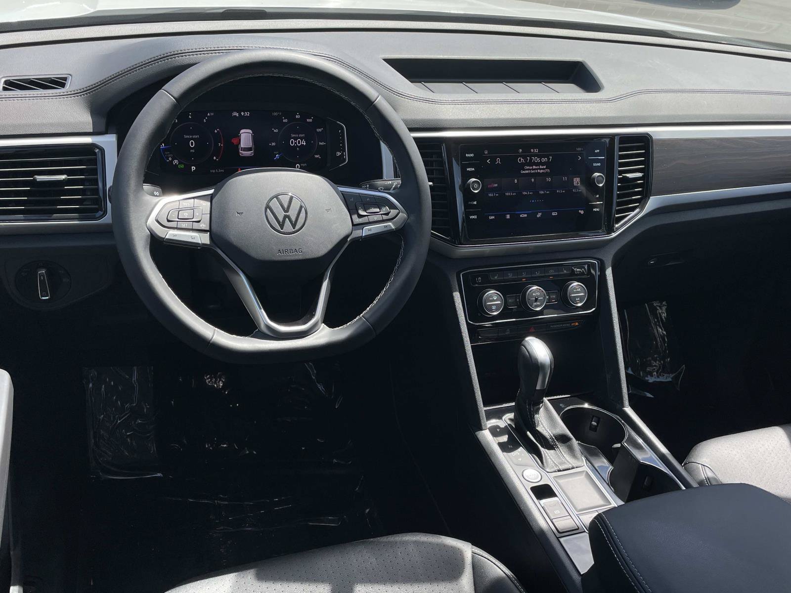 Certified 2023 Volkswagen Atlas SE w/ Black Wheel Package FWD image 7
