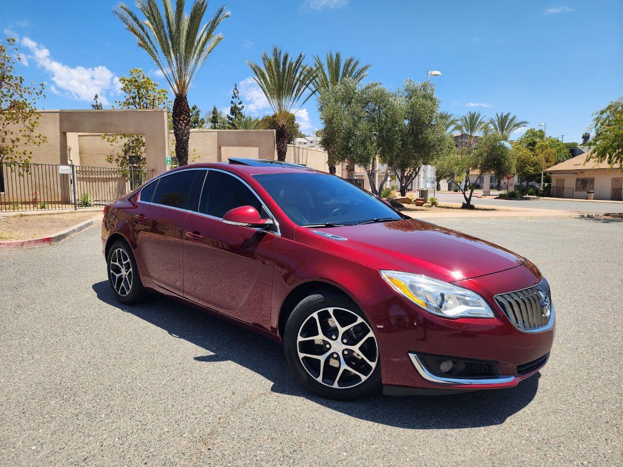 Used 2017 Buick Regal Sport Touring FWD image 2