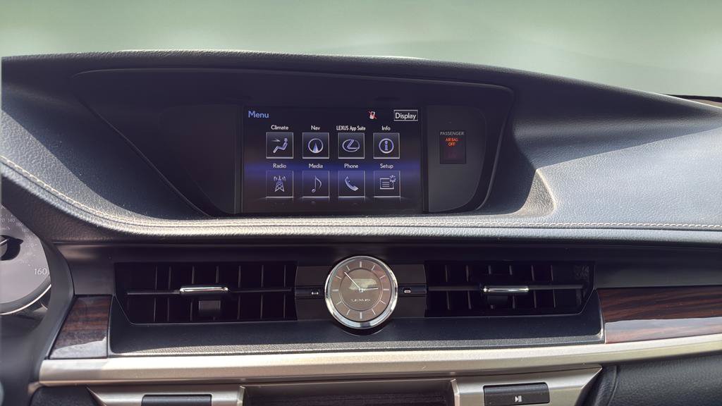 Used 2016 Lexus ES 350 w/ Luxury Package w/Wood Trim FWD image 24