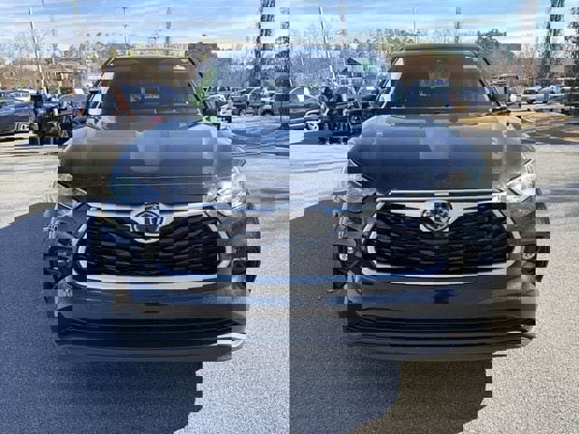 Used 2024 Toyota Highlander LE image 13