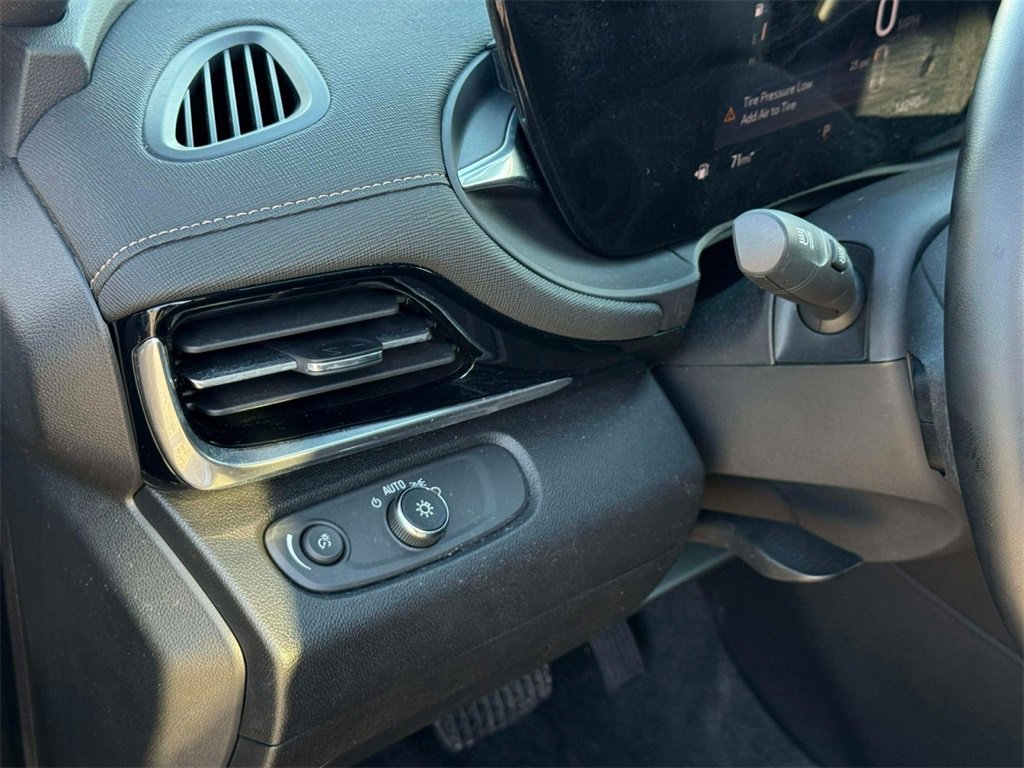 Used 2024 Buick Envista Avenir image 18